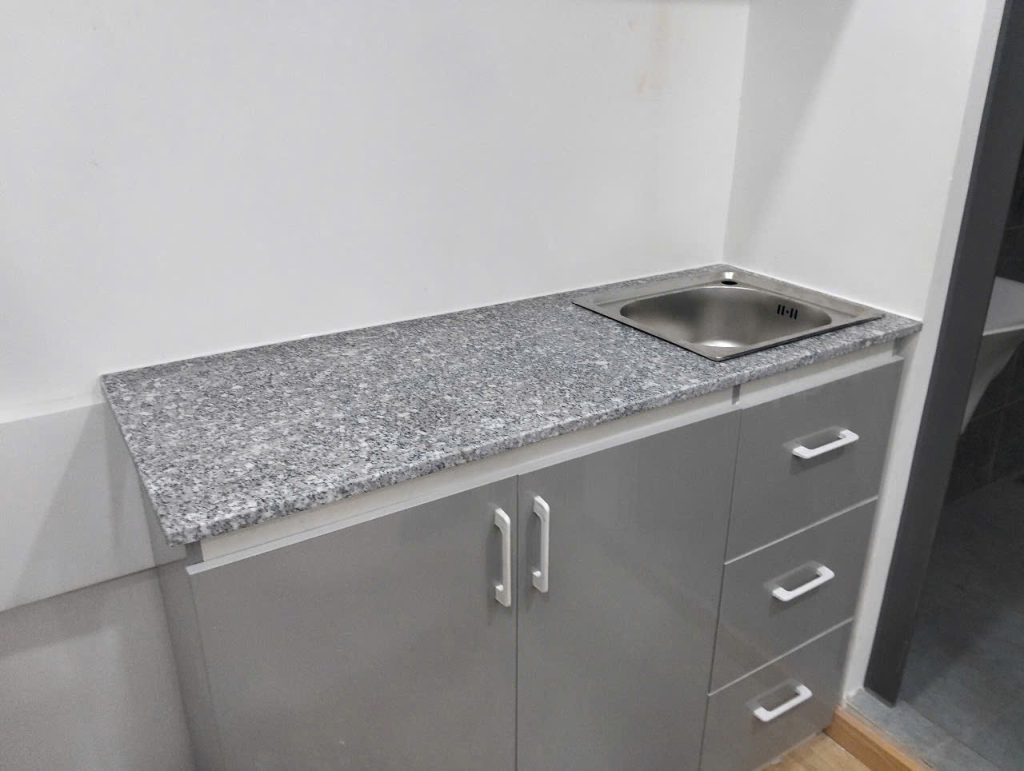 cắt đá mặt bếp giá rẻ